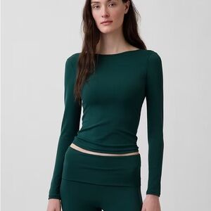 GapFit Smooth Boatneck T-Shirt